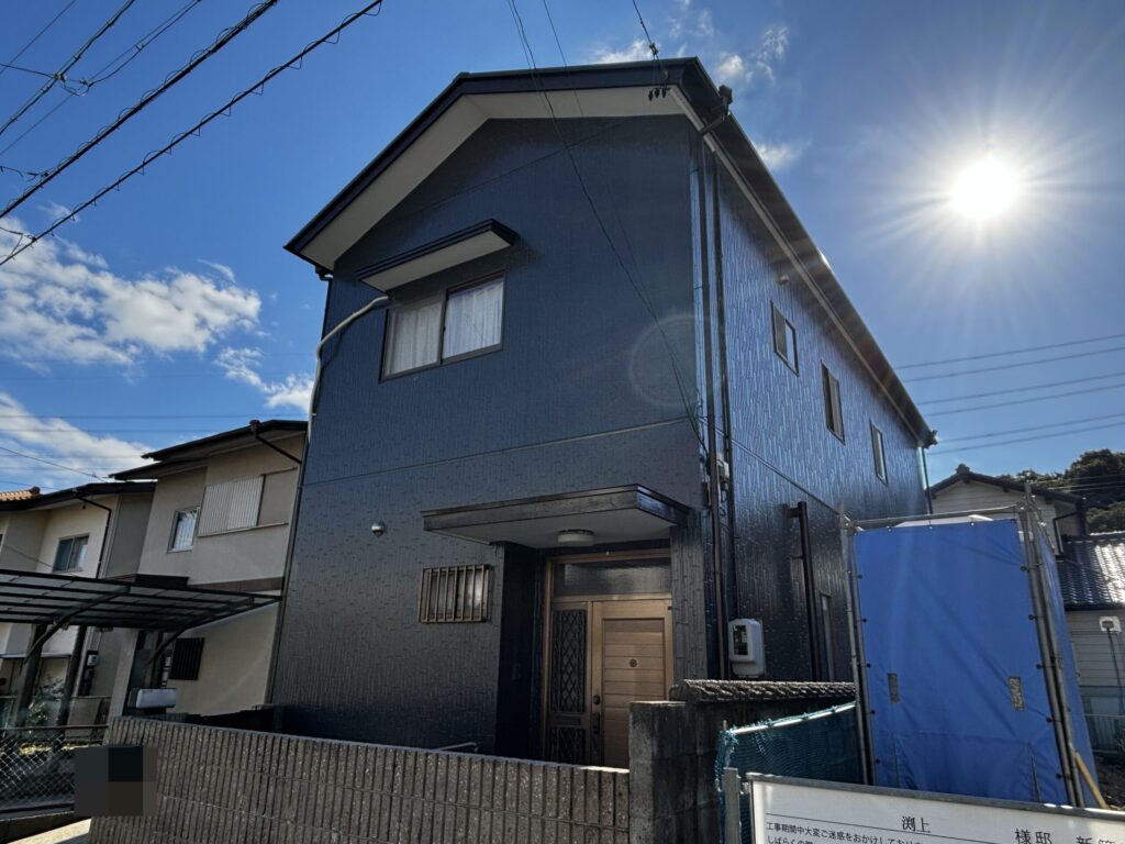 四日市市 M様邸 外壁屋根塗装リフォーム／サイディング欠損補修／エアコンホーステープ巻き戻し