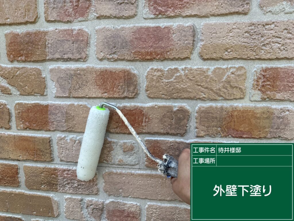 下塗り塗布/デザインを活かす為クリアー塗装を行います。