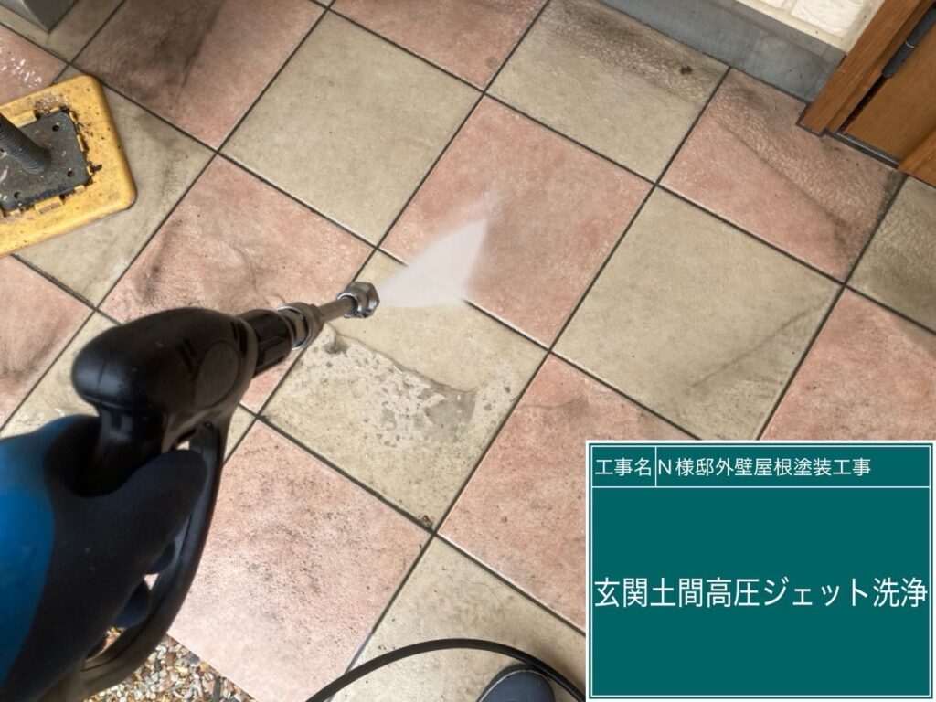 玄関土間高圧ジェット洗浄<br />
